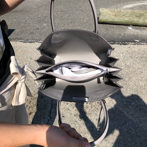 🎁Michael Kors Mercer Accordion Pebble Leather Tote - Picture 6 of 11